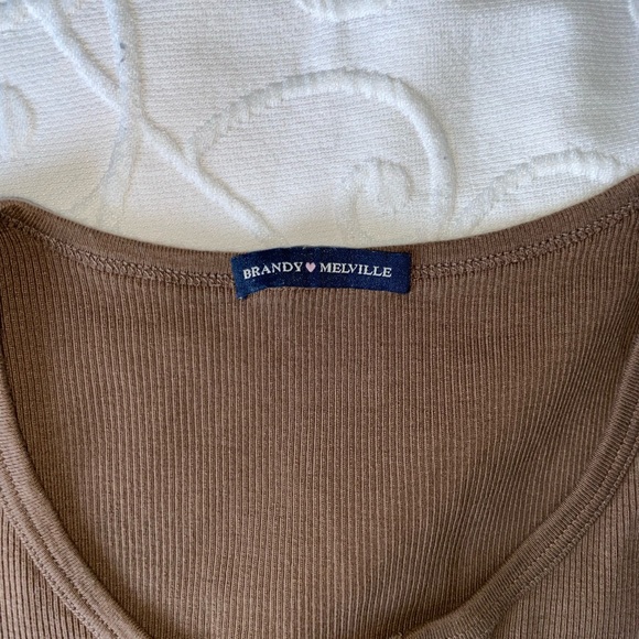 Brandy Melville brown short sleeve zelly top - Picture 2 of 3